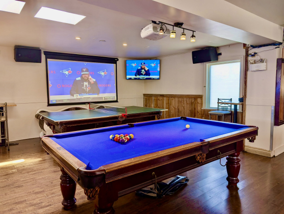 Safari Bar & Grill - Toronto